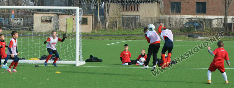 Първият отбор на ОФК „Хасково“ спечели купата на футболен турнир в Хасково 