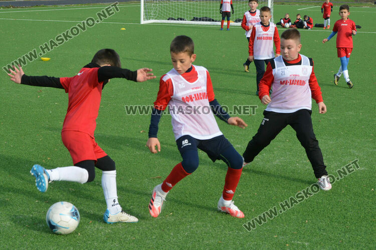 Първият отбор на ОФК „Хасково“ спечели купата на футболен турнир в Хасково 