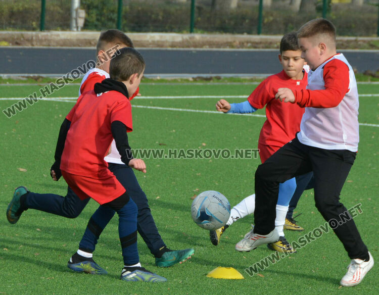 Първият отбор на ОФК „Хасково“ спечели купата на футболен турнир в Хасково 