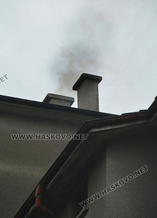 Сигнал за запален комин вдигна на крак пожарната