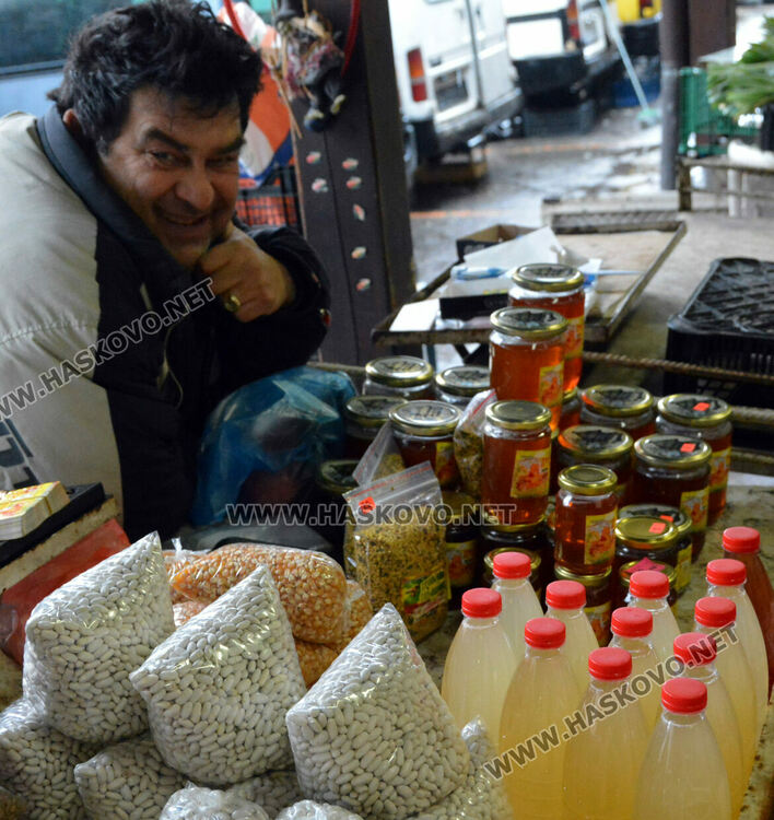 Есенно изобилие на Зеленчуковия пазар в Хасково