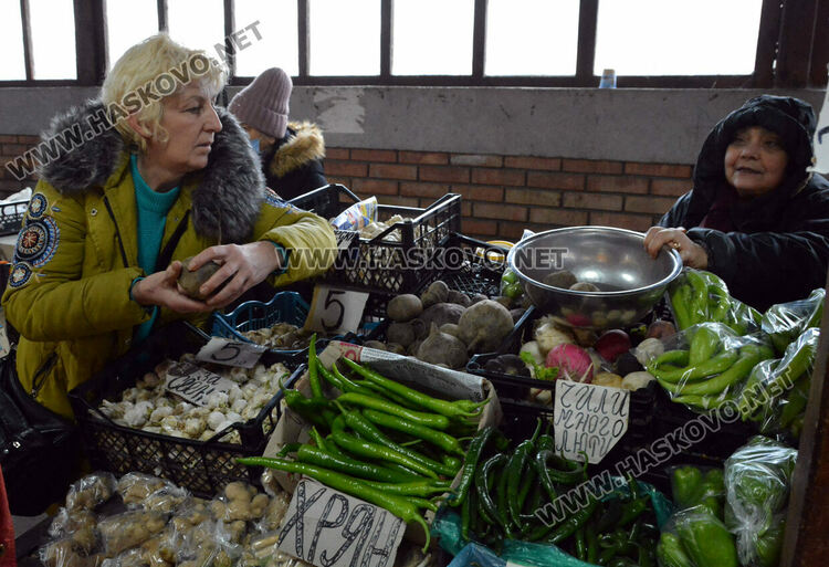 Есенно изобилие на Зеленчуковия пазар в Хасково
