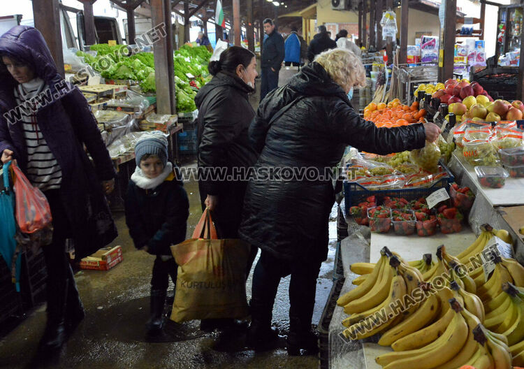 Есенно изобилие на Зеленчуковия пазар в Хасково