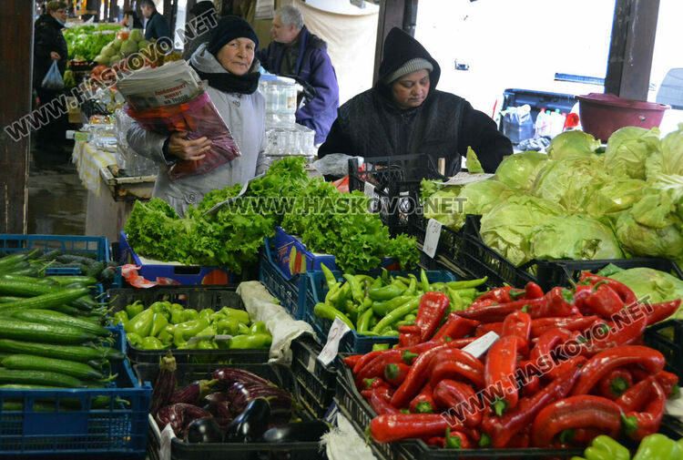 Есенно изобилие на Зеленчуковия пазар в Хасково