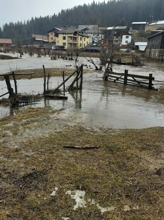 Смолянска област бедства! Реките откъснаха цели села, наводнени са домове, свлачищата са навсякъде/галерия/