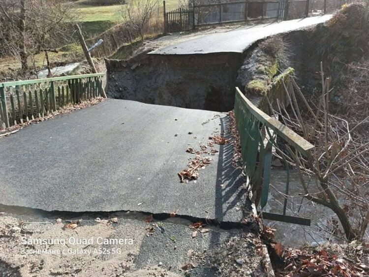 Смолянска област бедства! Реките откъснаха цели села, наводнени са домове, свлачищата са навсякъде/галерия/