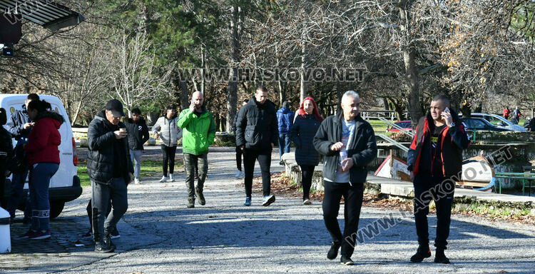 Оживление на “Кенана” в последния топъл есенен ден