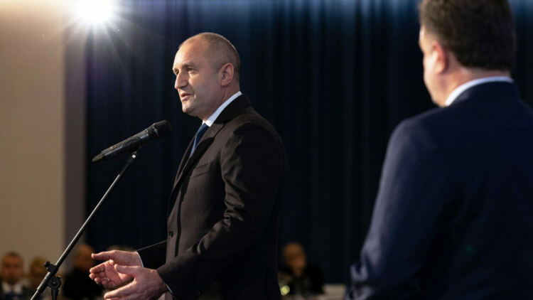 Радев: Финансовата децентрализация на общините да бъде заложена и в Конституцията