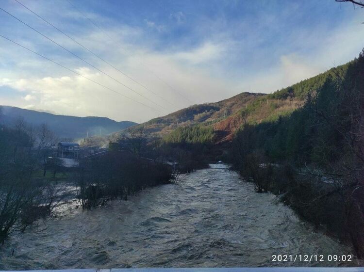 Смолянска област бедства! Реките откъснаха цели села, наводнени са домове, свлачищата са навсякъде/галерия/