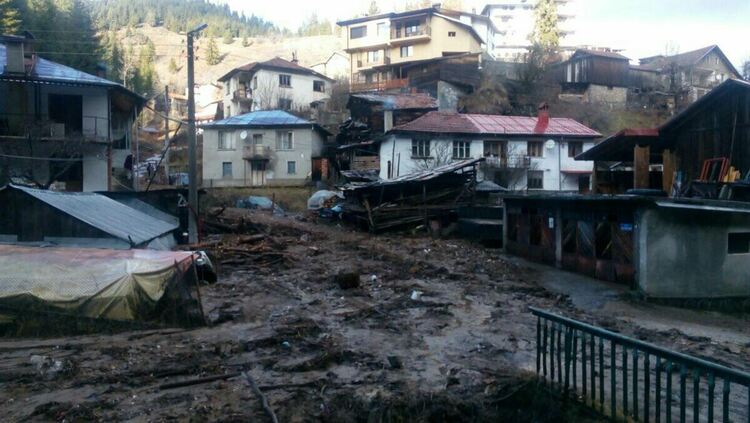  Смолян, Девин и Мадан също обявиха бедствено положение. Влиза в сила частично и за цялата област