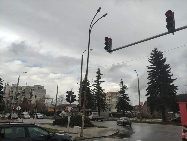 Подменена е светофарната уредба на кръстовището на бул. „Юрий Гагарин“ и ул. „Ленински проспект“ в кв. „Изток“