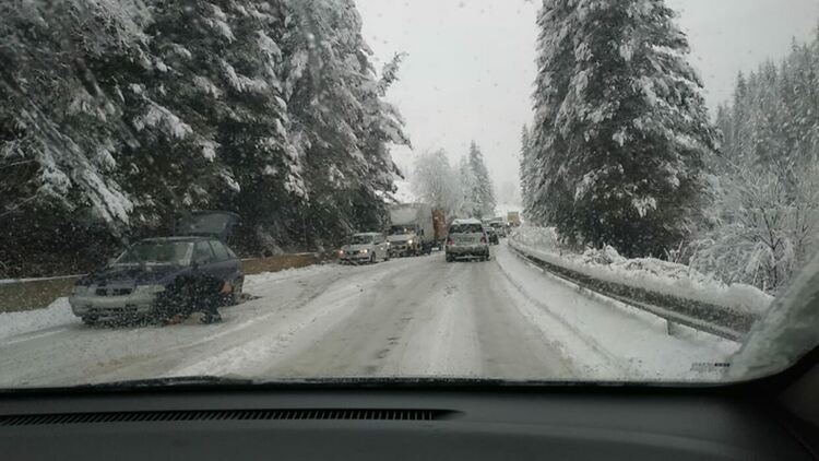 След бедствието заваля и обилен сняг /обновена/