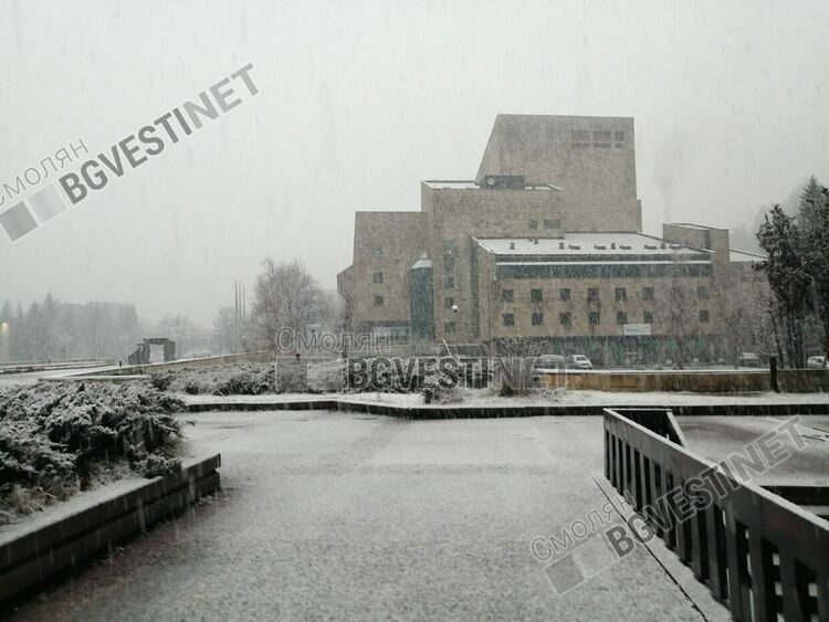 След бедствието заваля и обилен сняг /обновена/