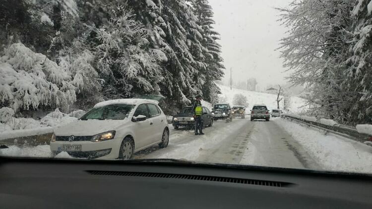 След бедствието заваля и обилен сняг /обновена/