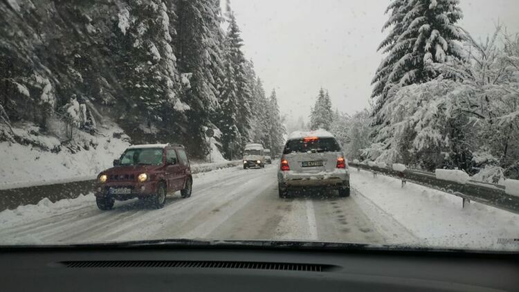 След бедствието заваля и обилен сняг /обновена/