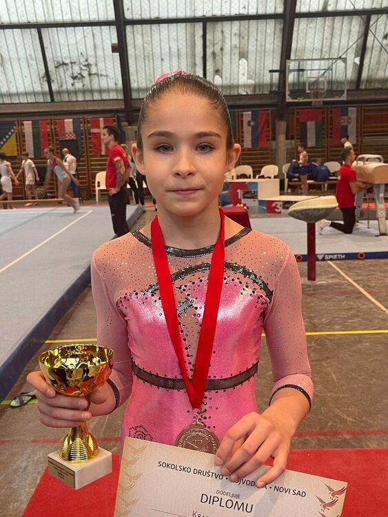 Сребро за Кристин Кръстева от международен турнир по спортна гимнастика в Сърбия