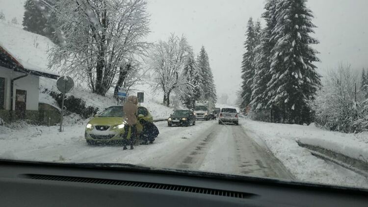 След бедствието заваля и обилен сняг /обновена/