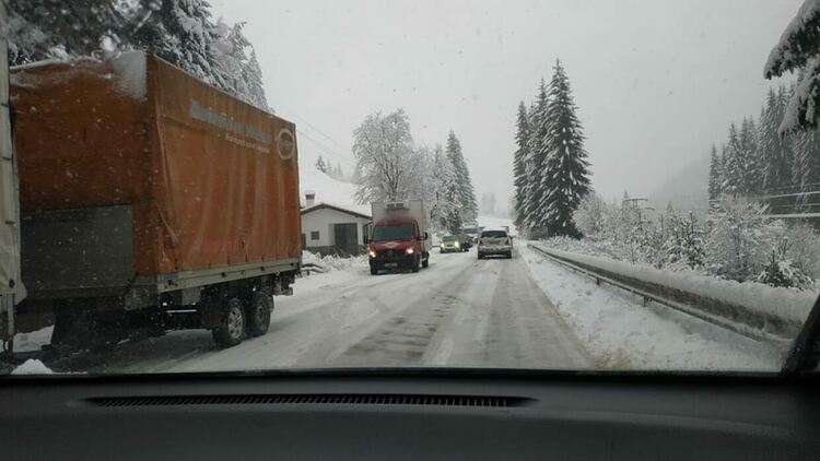 След бедствието заваля и обилен сняг /обновена/