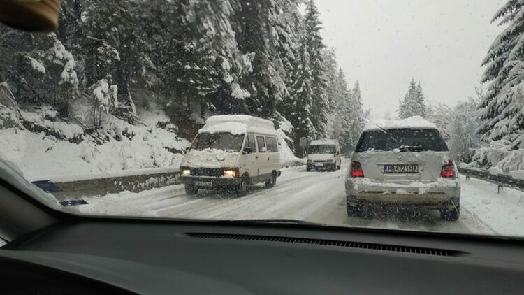 След бедствието заваля и обилен сняг /обновена/