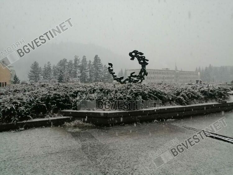 След бедствието заваля и обилен сняг /обновена/