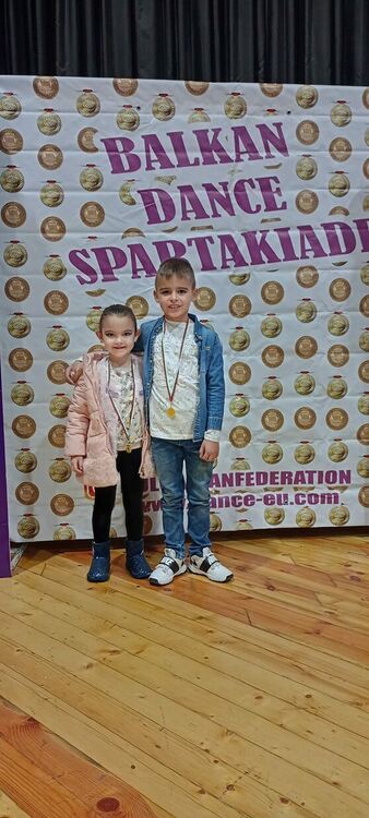 Малки таланти от "Галаксико" с 5 купи от Балканска танцова спартакиада