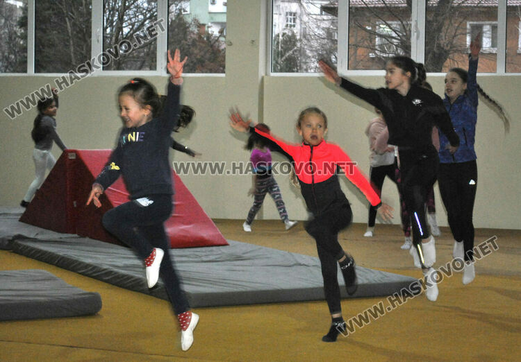 Сребро за Кристин Кръстева от международен турнир по спортна гимнастика в Сърбия