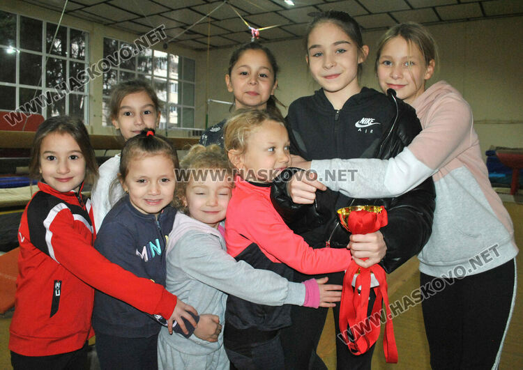 Сребро за Кристин Кръстева от международен турнир по спортна гимнастика в Сърбия