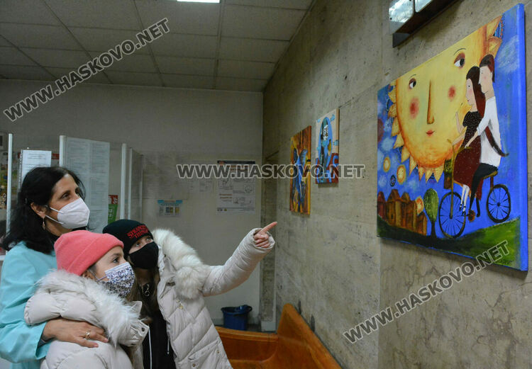 Д-р Джонева с представители на школа "Колорит"