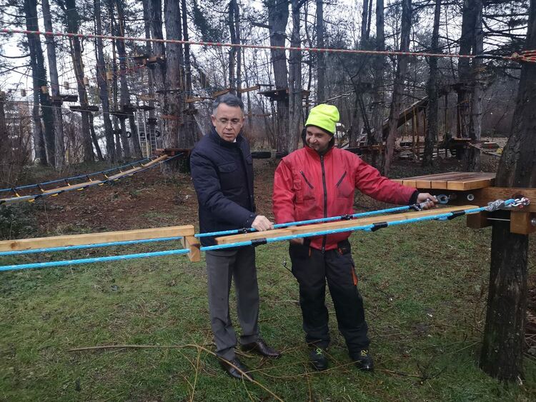 Кметът на оглед на Детския приключенски въжен парк