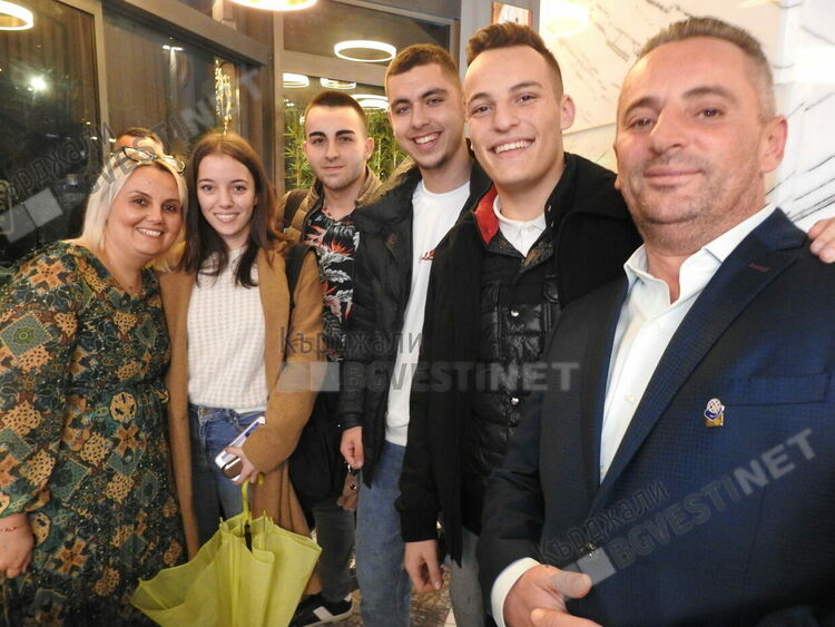 С членове на Интеракт.