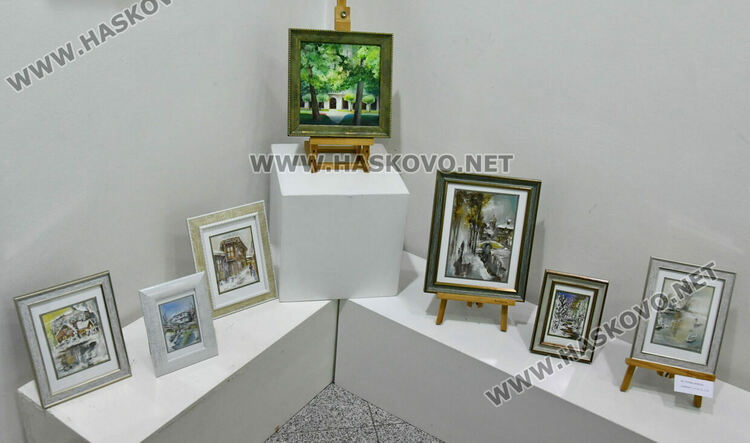 14 художници от Хасковското дружество подредиха изложба във „Форум“