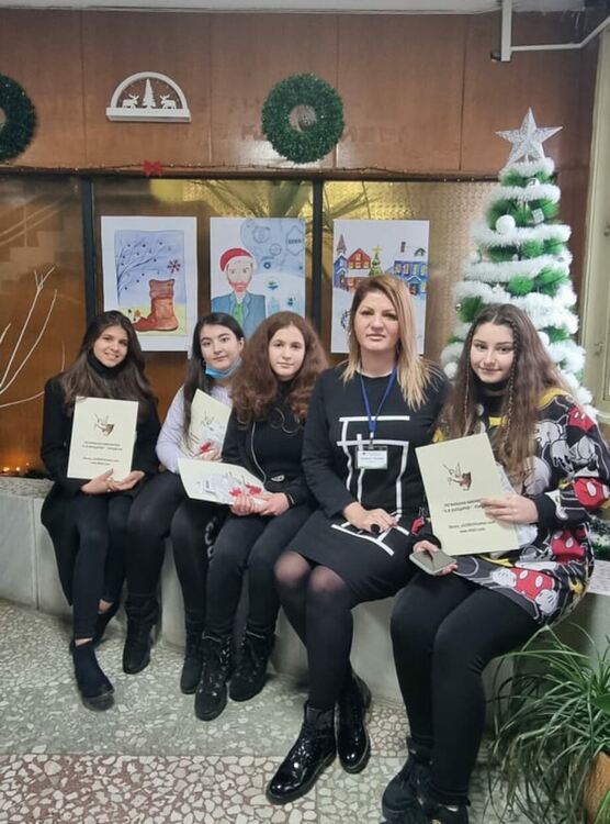 Откриха коледна изложба в Регионалната библиотека