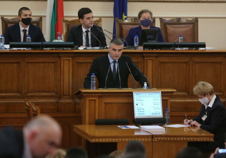 След два часа дебати по прецизирането на мораториума депутатите излязоха в почивка
