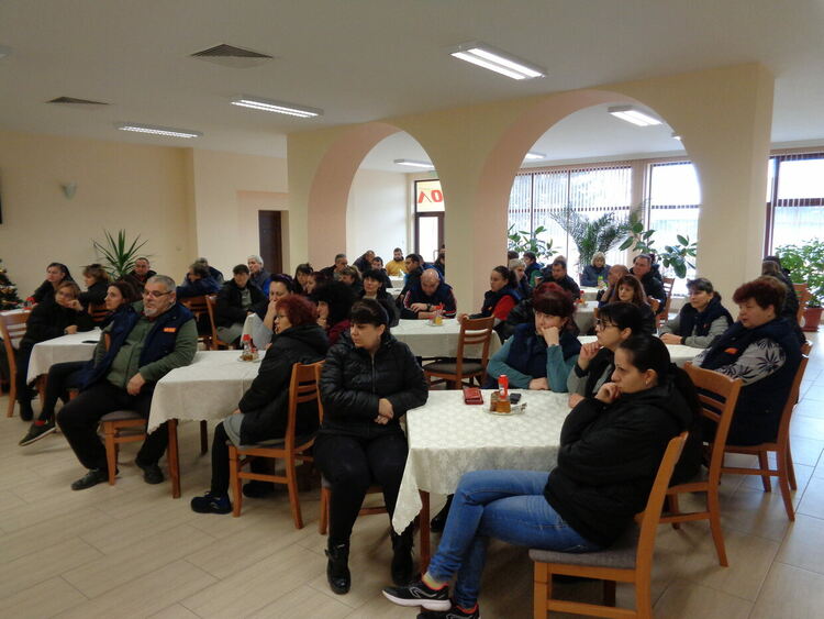 Колективът на фабрика "Искра" посреща своята юбилейна година