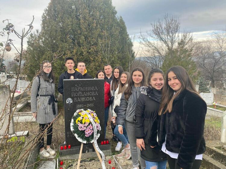 Поклон пред паметта на учителката Параскева Ванкова