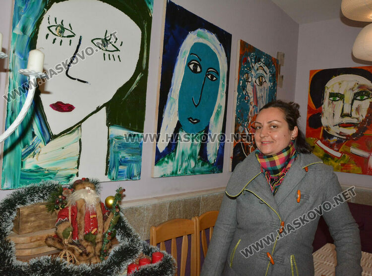 Уникални апликации в нестандартна изложбена зала показва Стела Делчева