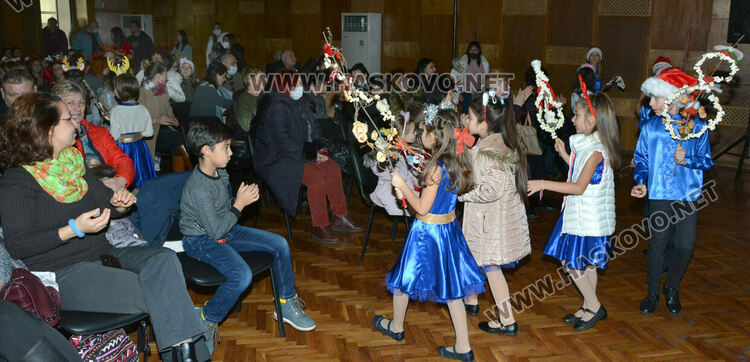 В Хасково започна 6-ото издание на Фестивала на коледната и новогодишната песен