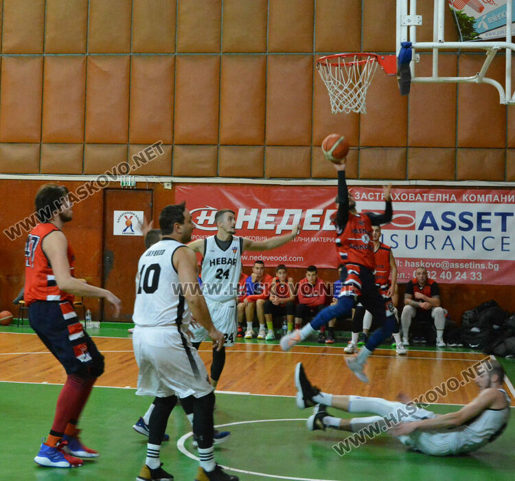 „Хебър“ надигра тимът на Хасково в зала „Дружба“
