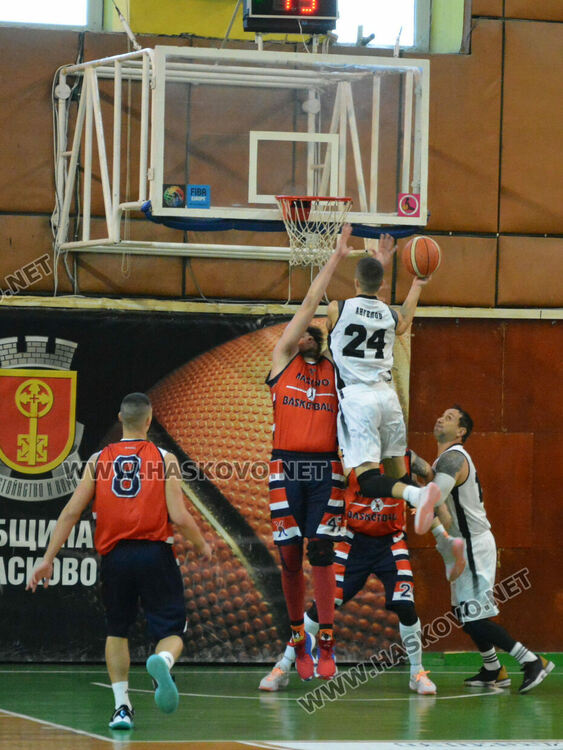 „Хебър“ надигра тимът на Хасково в зала „Дружба“
