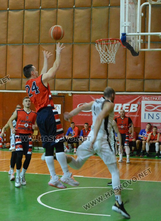 „Хебър“ надигра тимът на Хасково в зала „Дружба“