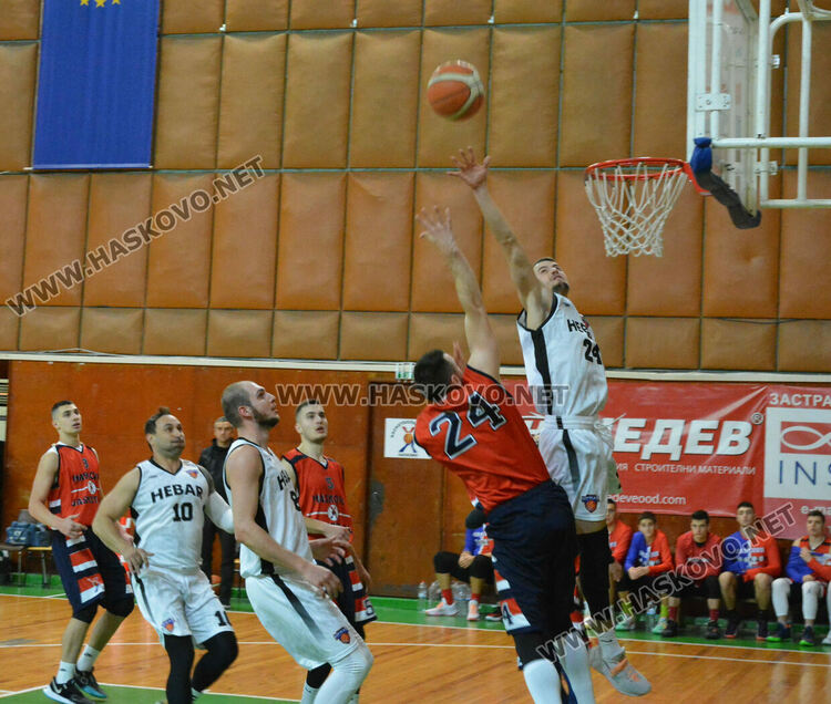 „Хебър“ надигра тимът на Хасково в зала „Дружба“