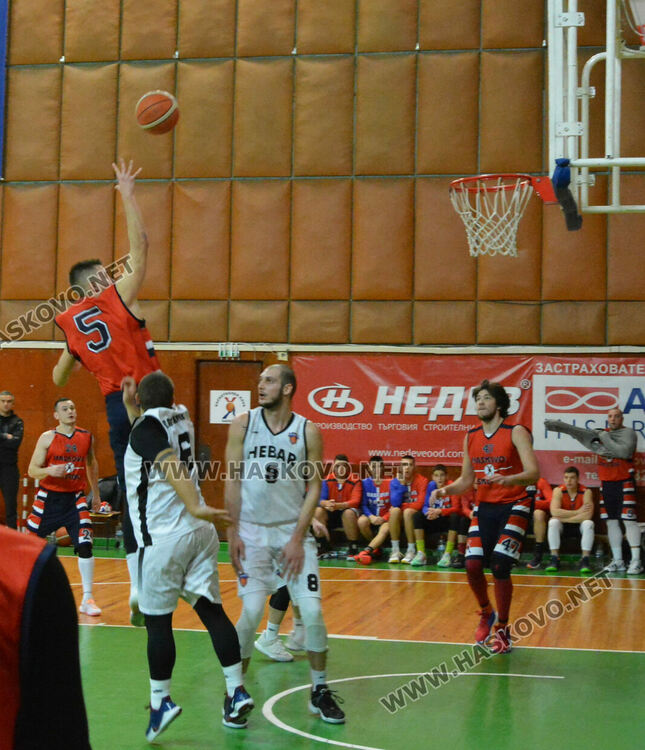 „Хебър“ надигра тимът на Хасково в зала „Дружба“