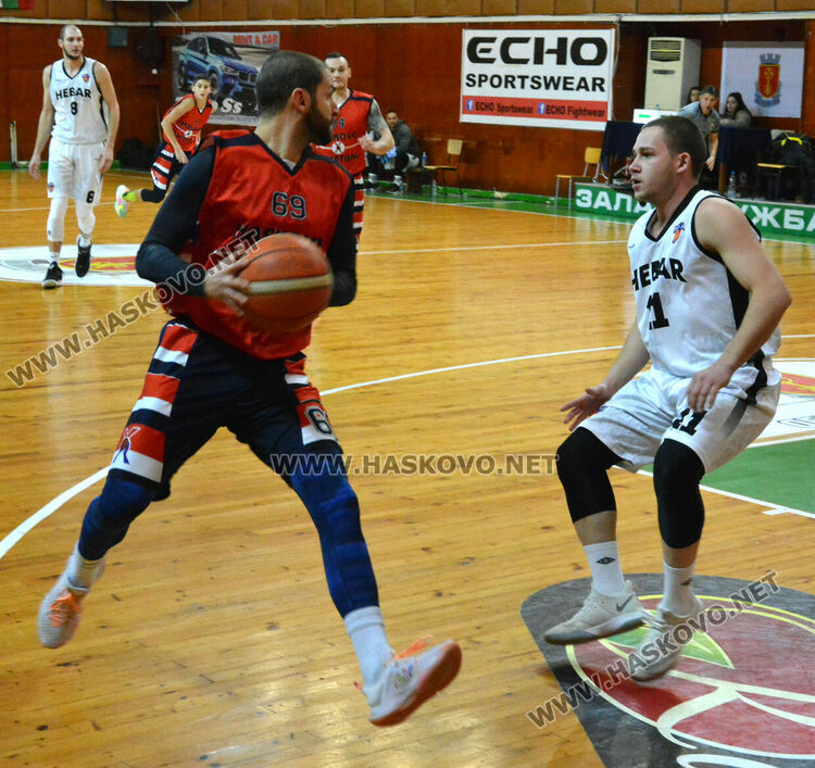 „Хебър“ надигра тимът на Хасково в зала „Дружба“