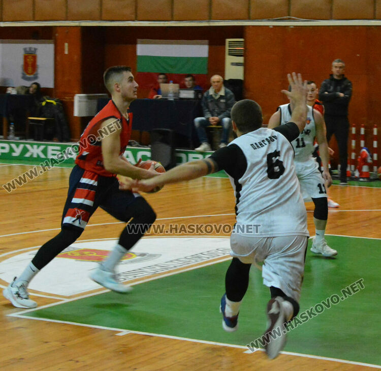 „Хебър“ надигра тимът на Хасково в зала „Дружба“