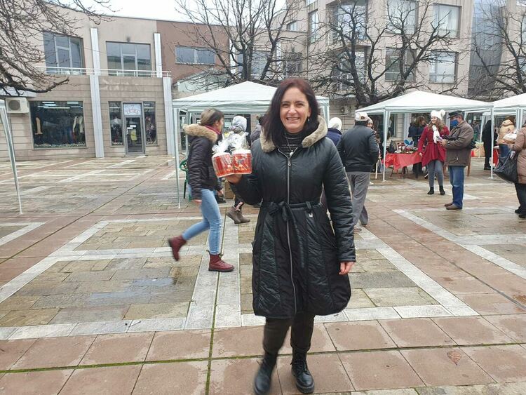 Коледно настроение завладя първомайци по време на благотворителния базар