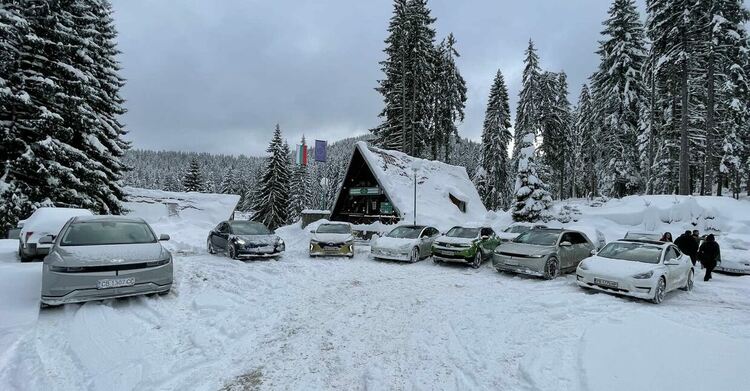 Електромобили направиха демонстрационна обиколка на Родопите