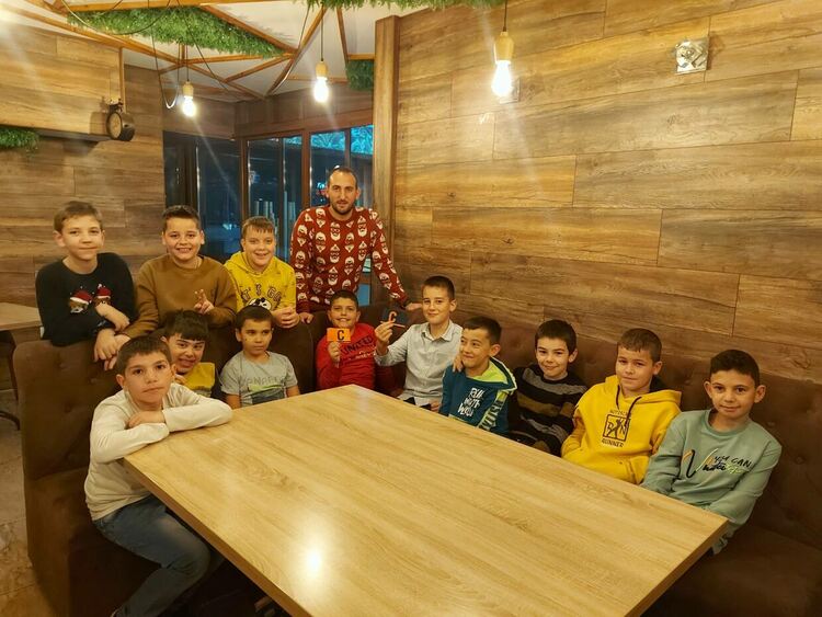 Срещу бащите си играха малките футболисти на "Борислав"