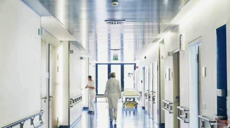 Добрият пример: Перничанка уши пердета за болница