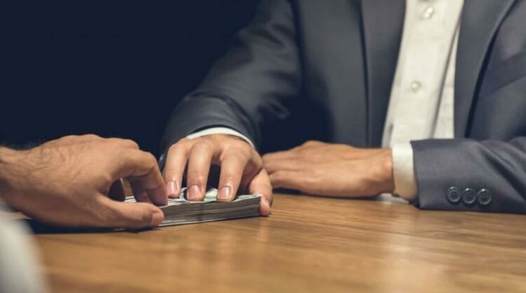 Затвор за мъж за купуване на гласове в Трън