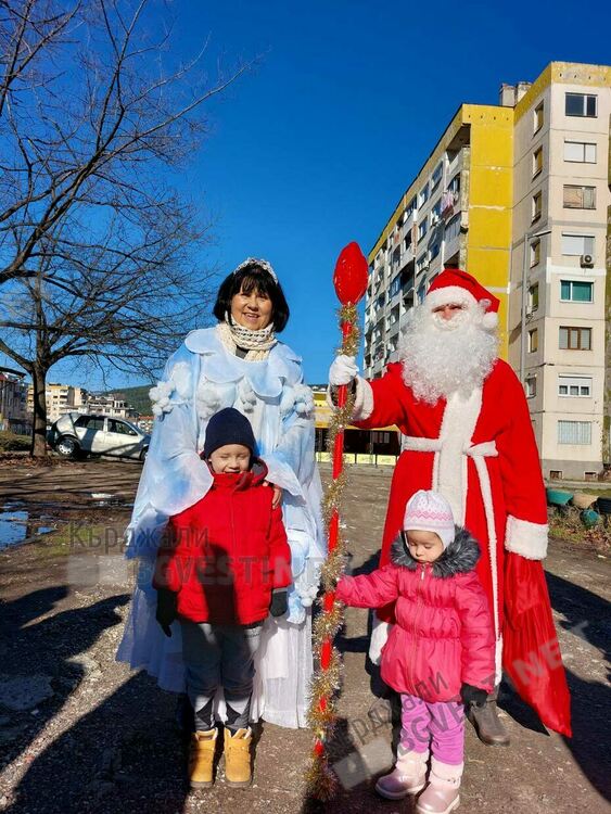 Руски Дядо Мраз поздрави деца на руските съотечественици в Кърджали